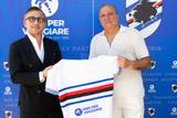 The back of the white UC Sampdoria 2024/25 away shirt being presented by club officials, featuring the sponsor 'Idee per Viaggiare'.