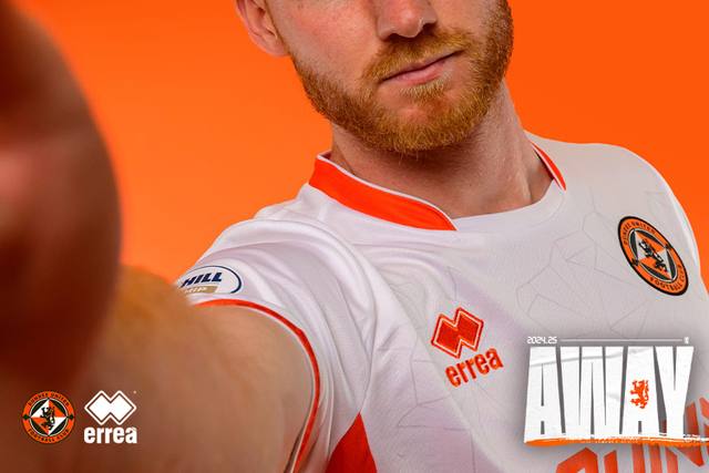A close-up promotional image of a player wearing the Dundee United FC 2024/25 away shirt by Erreà.