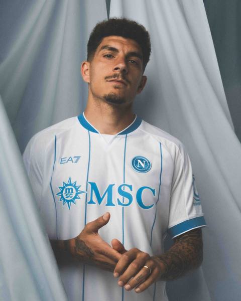 Giovanni Di Lorenzo posing in the SSC Napoli 2026/27 away shirt by EA7.