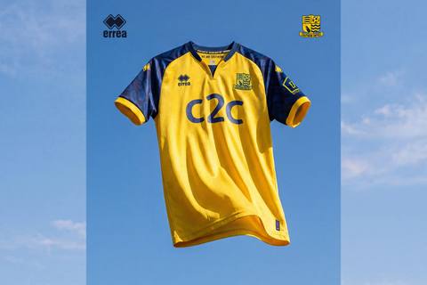 Southend United away shirt by Erreà, featuring a yellow body with navy blue sleeves.