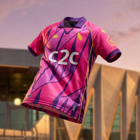 The KV Mechelen 2021/22 away shirt designed by Erreà, featuring a pink and purple geometric pattern.