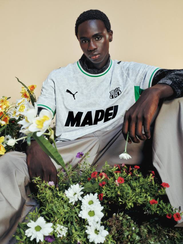 A model wears the white U.S. Sassuolo Calcio 2026/27 away kit by Puma.