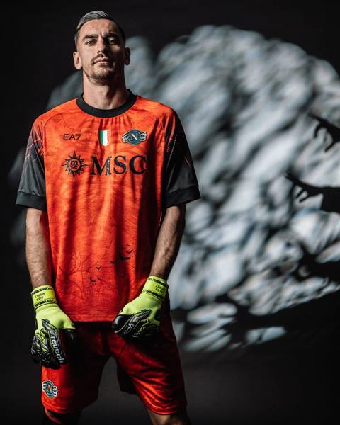 Alex Meret models the SSC Napoli Halloween special shirt for the 2025/26 season.