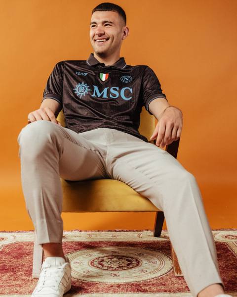 Alessandro Buongiorno wears the SSC Napoli 2025/26 'Café' third shirt by EA7.