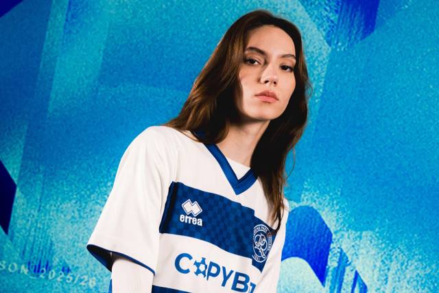 A model presenting the Queens Park Rangers 2025/26 home shirt by Erreà.