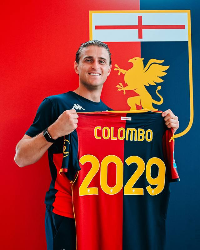 Lorenzo Colombo poses with the back of a Genoa CFC home shirt printed with his name and the year 2029.