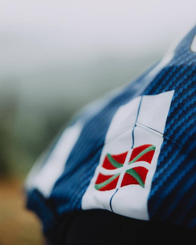 Detailed view of the Basque flag embroidered on the Real Sociedad home shirt.
