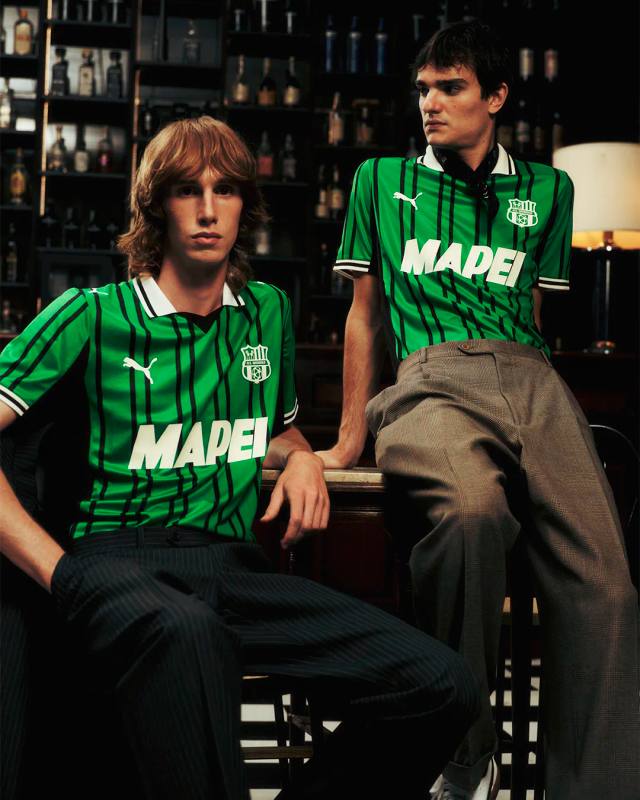 Models present the Puma U.S. Sassuolo 2025/26 home shirt in a campaign photoshoot.